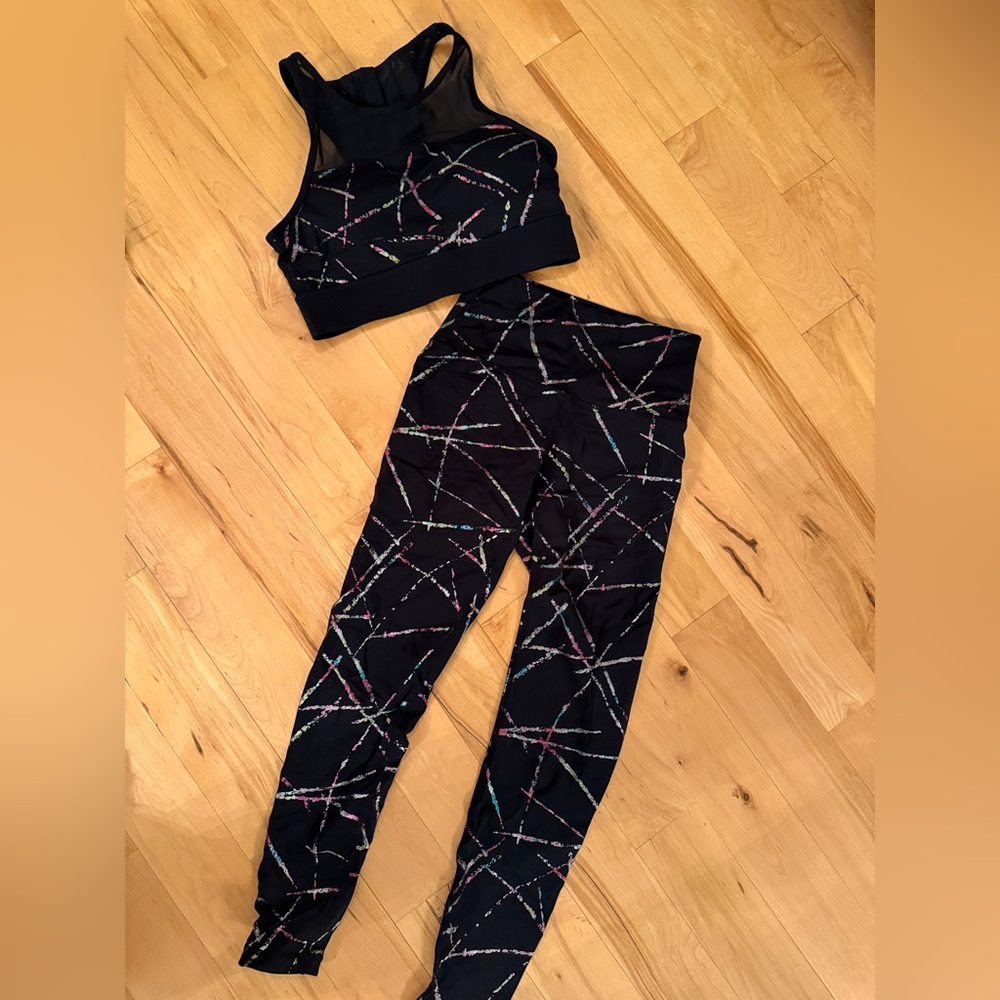 ZYIA Black with Multicolor Pattern Activewear